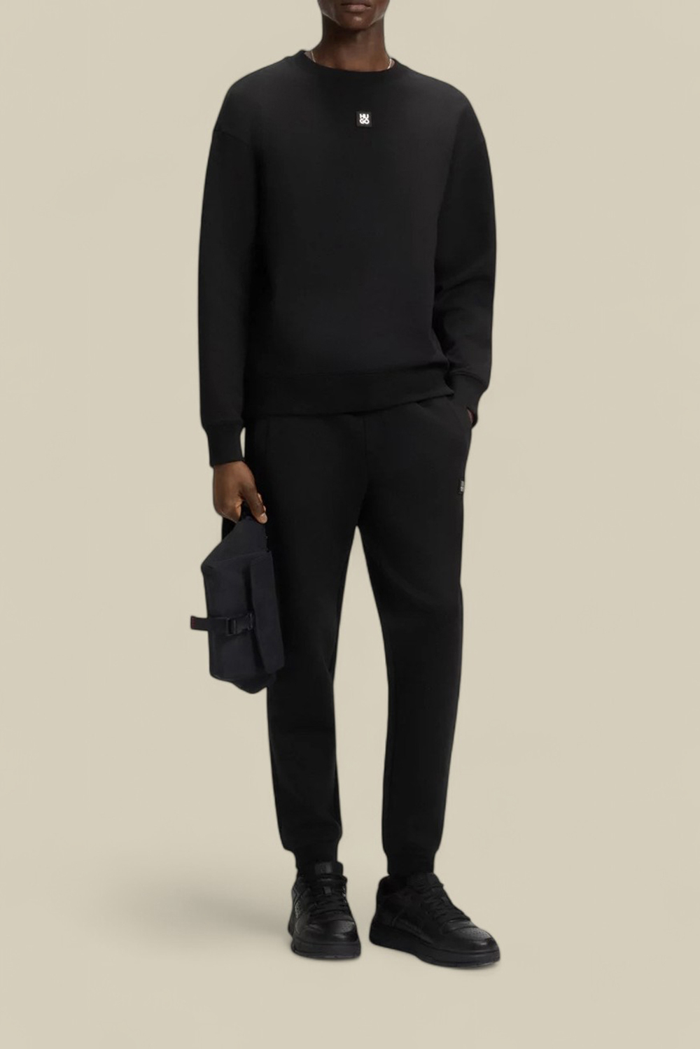 תמונת כל הלוק של מכנסי פוטר